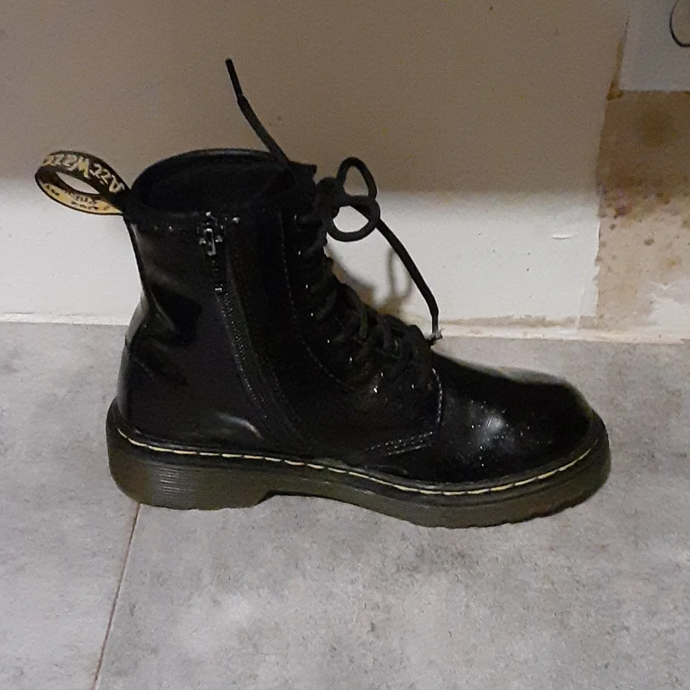 Dr  MARTENS  boots  size  2  nina - Picture 7 of 8